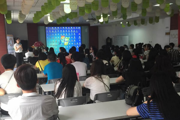 如何选择电子商务蜜桃色欲AV无码精品软件外包公司